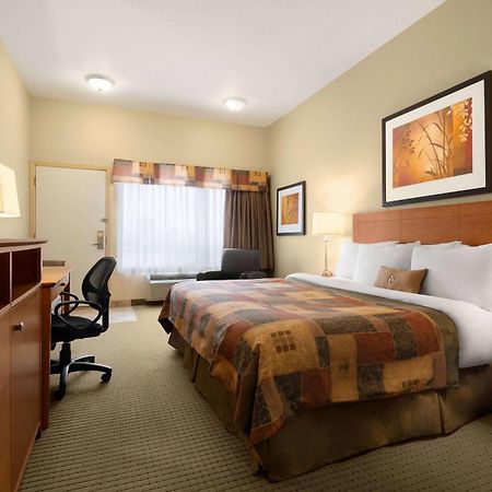 Ramada By Wyndham Drayton Valley Экстерьер фото