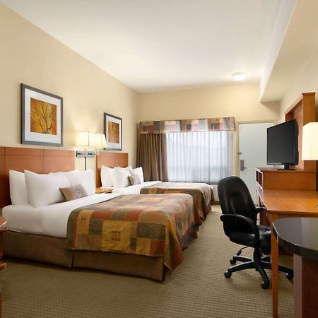 Ramada By Wyndham Drayton Valley Экстерьер фото
