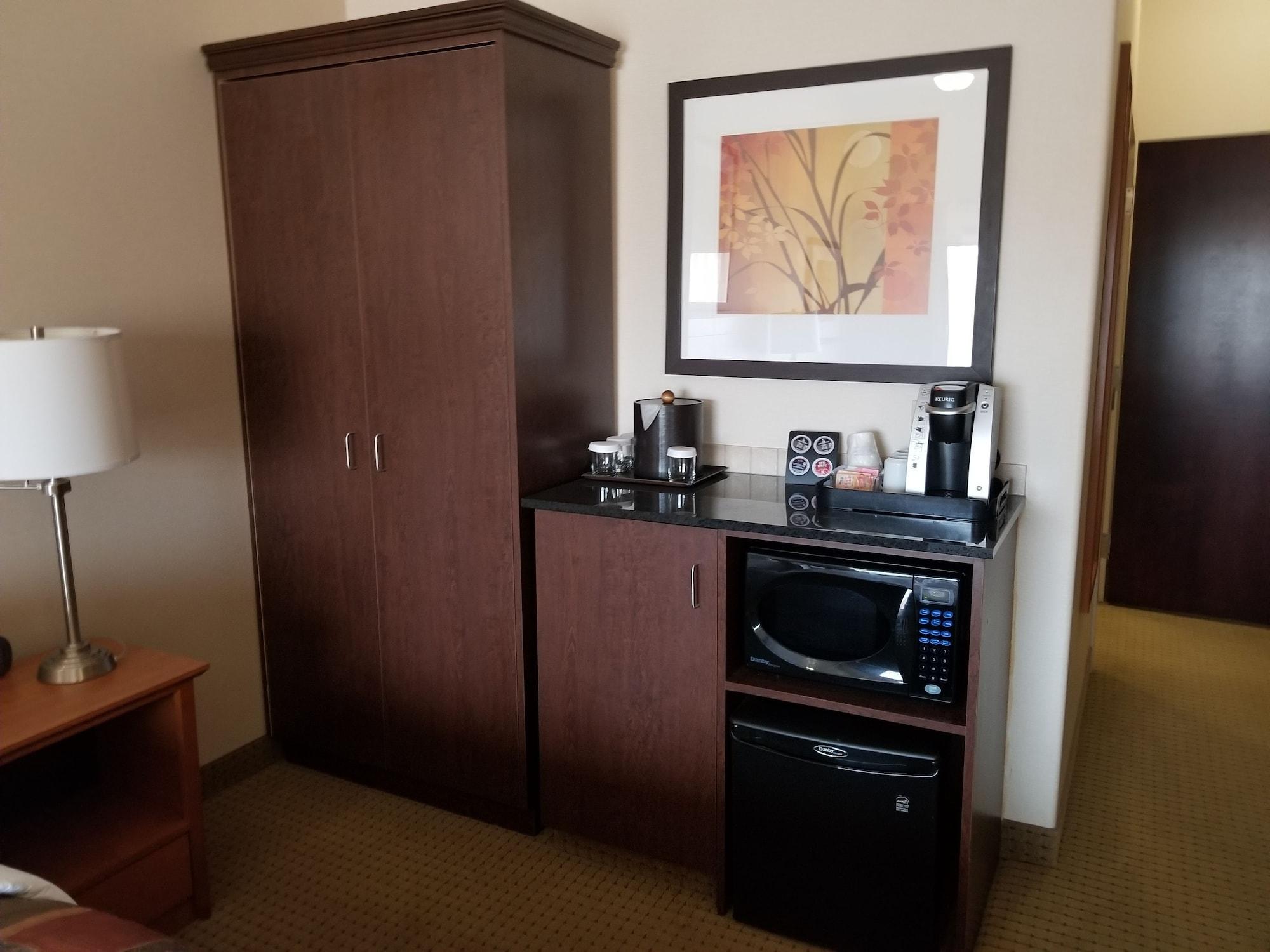 Ramada By Wyndham Drayton Valley Экстерьер фото