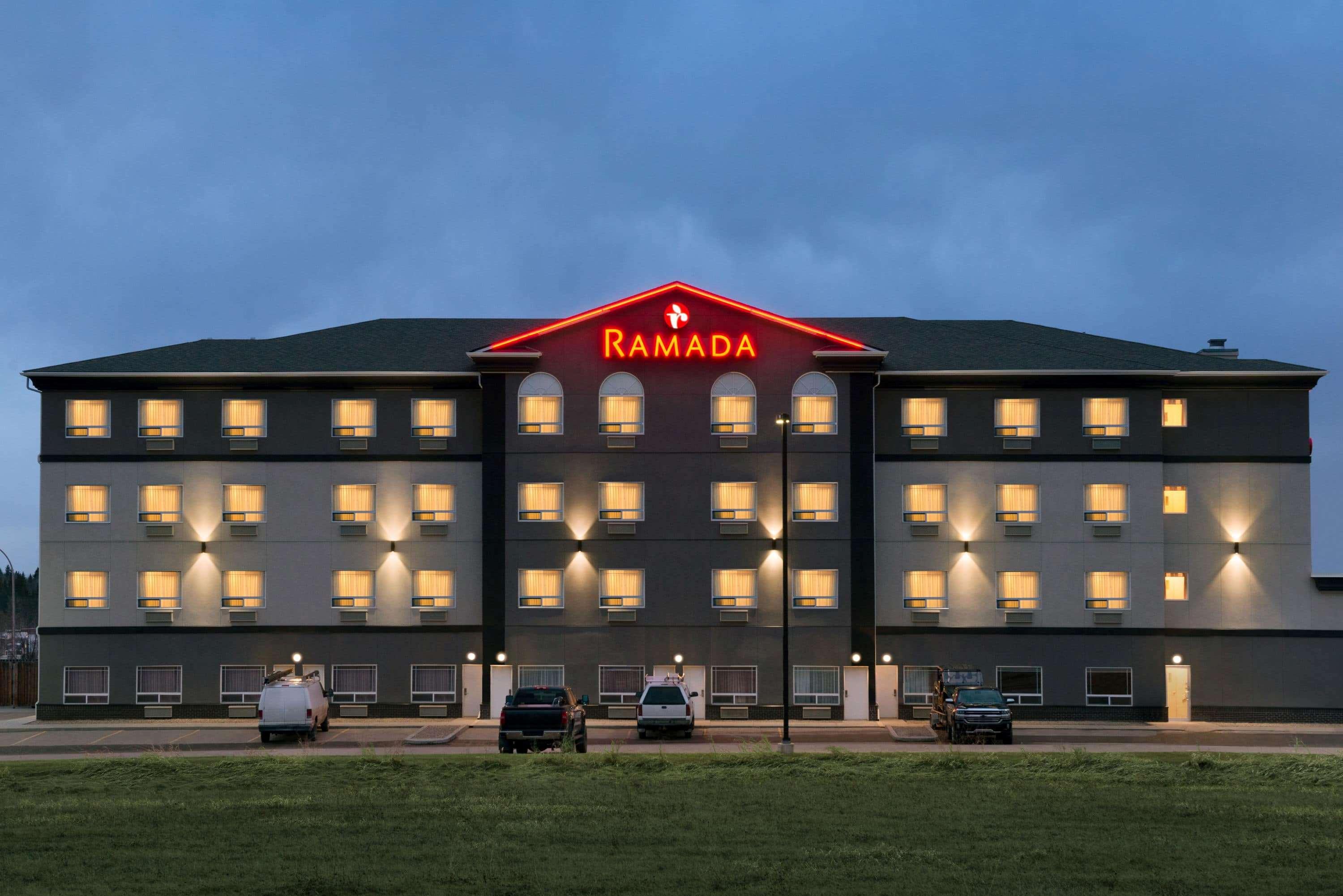 Ramada By Wyndham Drayton Valley Экстерьер фото