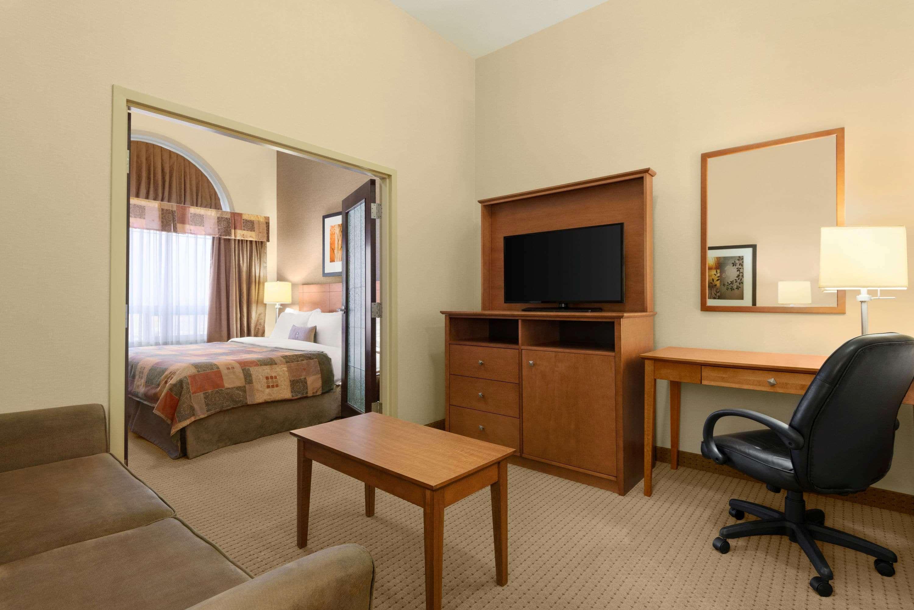 Ramada By Wyndham Drayton Valley Экстерьер фото