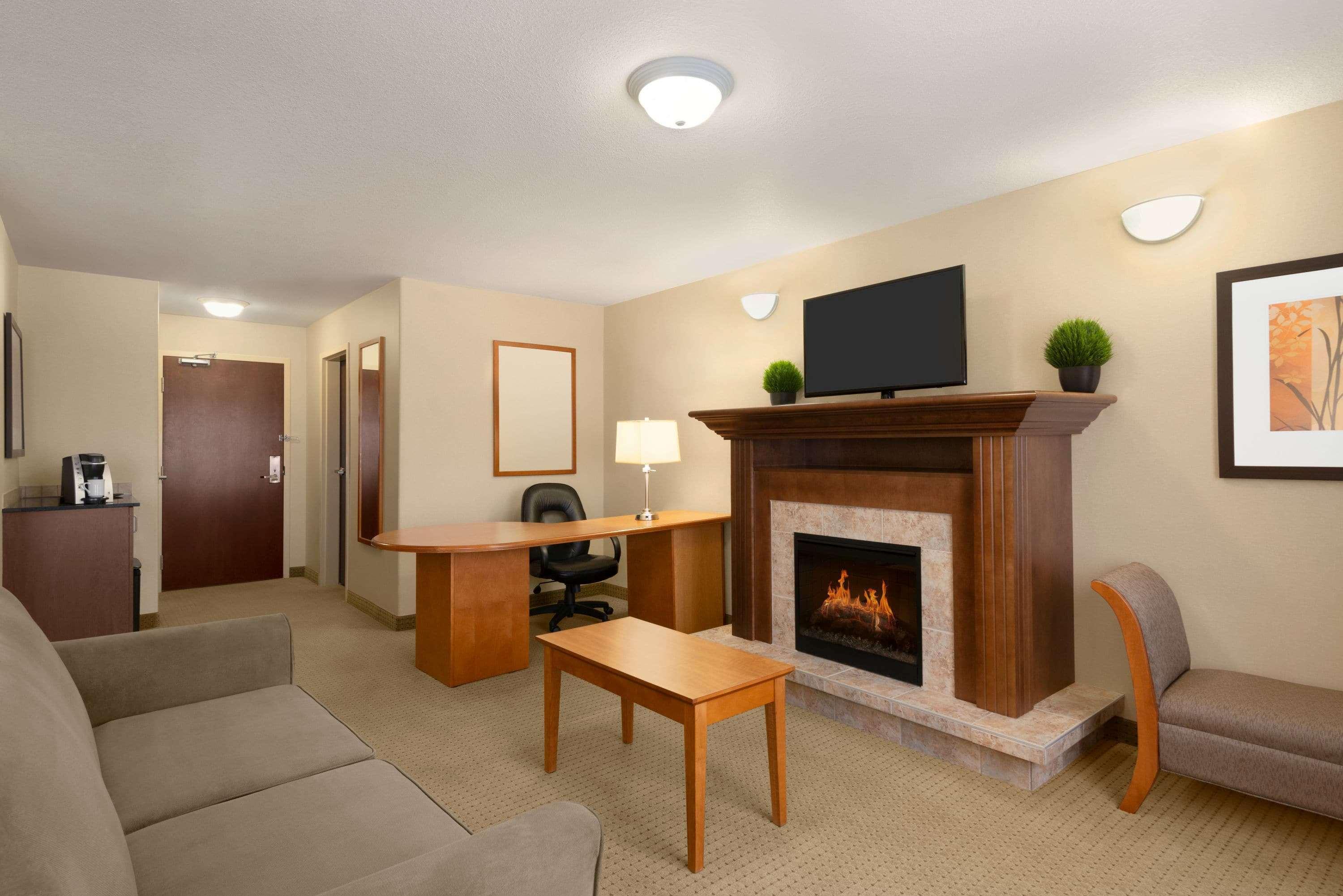 Ramada By Wyndham Drayton Valley Экстерьер фото