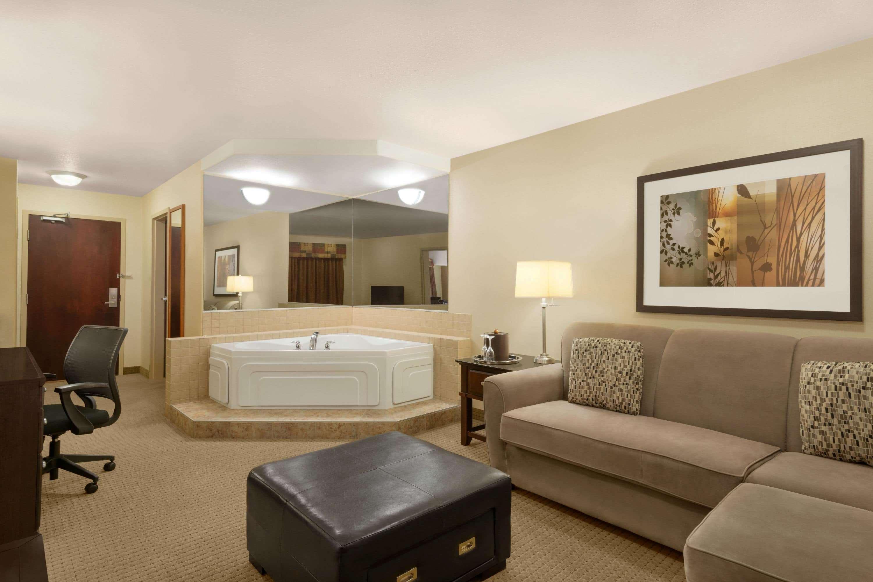 Ramada By Wyndham Drayton Valley Экстерьер фото