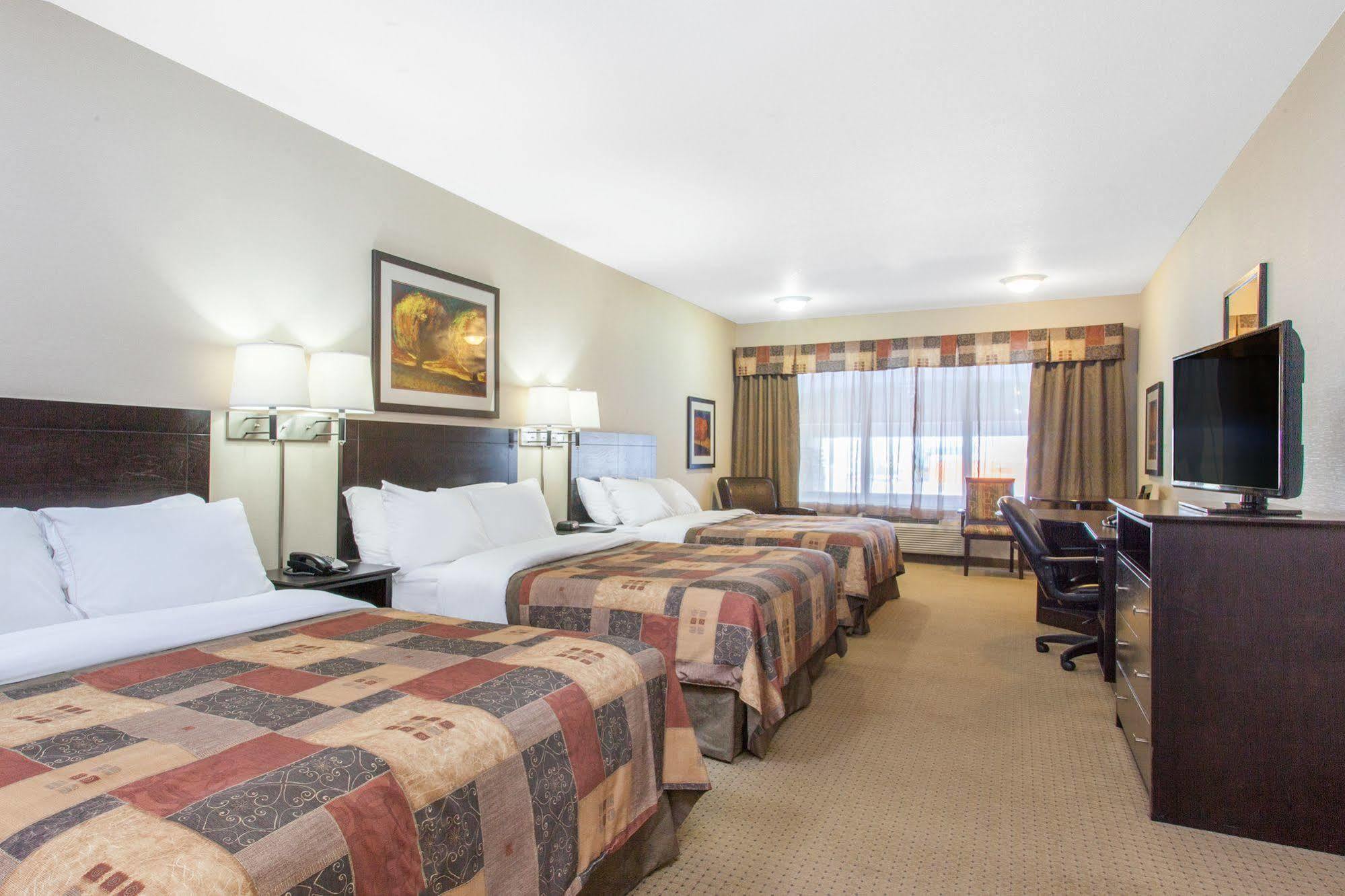 Ramada By Wyndham Drayton Valley Экстерьер фото